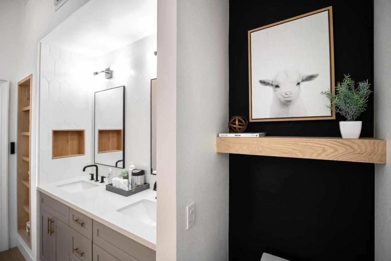 Open Airy Custom Designed Home - 2Kings - Sleeps 14 Houston Buitenkant foto
