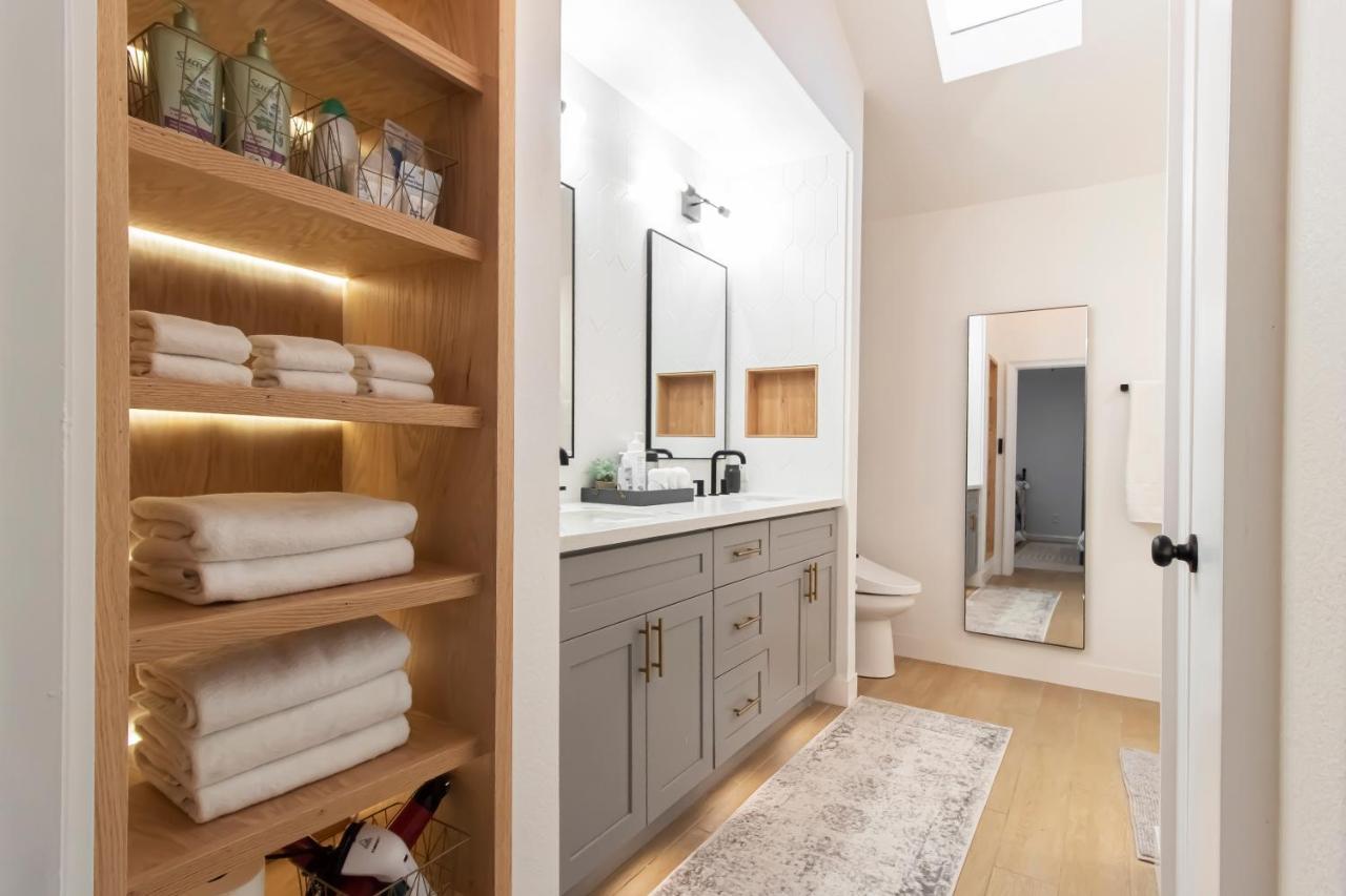 Open Airy Custom Designed Home - 2Kings - Sleeps 14 Houston Buitenkant foto